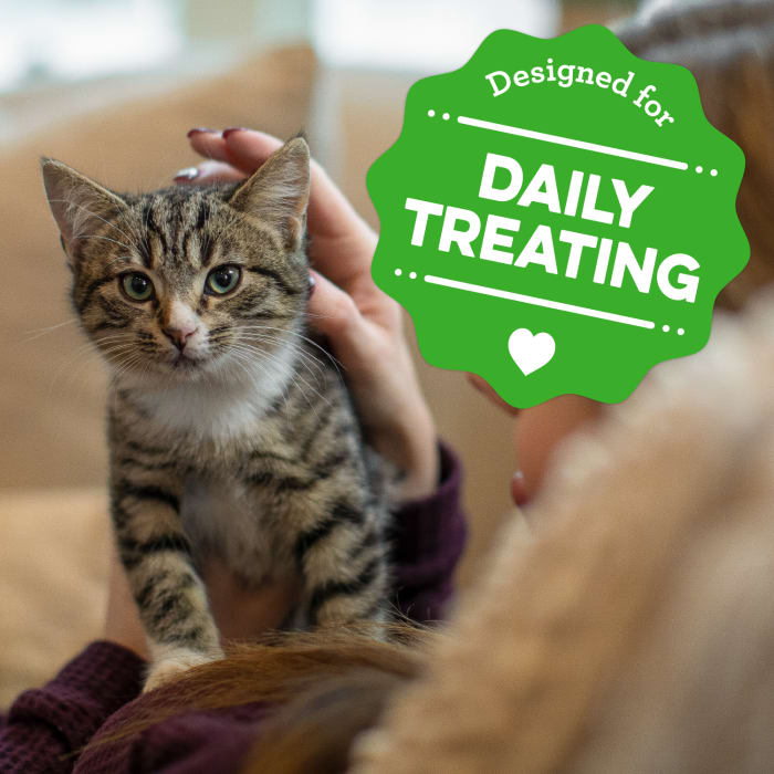 Greenies Feline Smart Bites Healthy Kitten Cat Treats Chicken 2.1oz