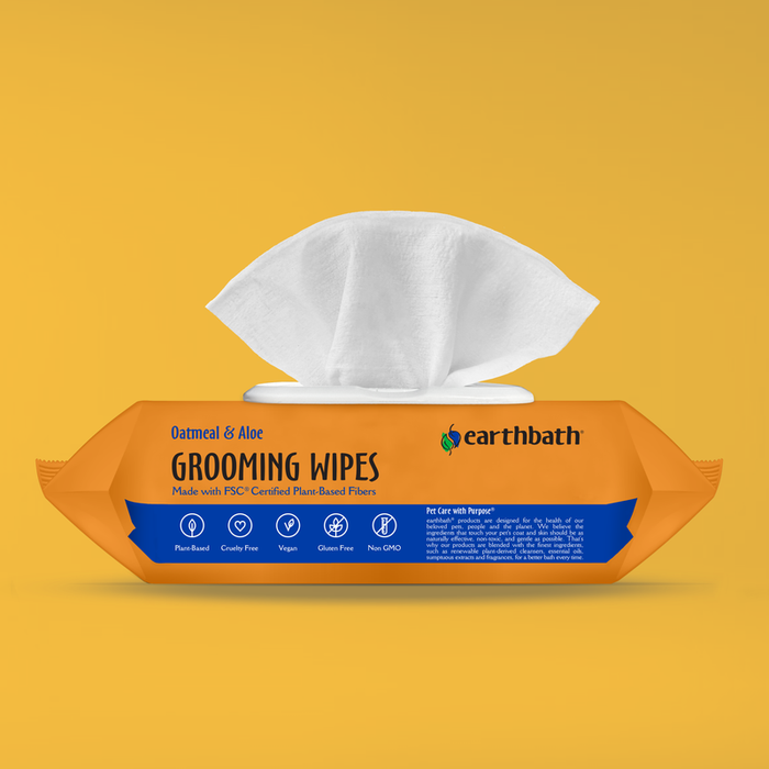 Earthbath Oatmeal & Aloe Grooming Wipes, Vanilla & Almond Soft-Sided Pouch (100 Count)