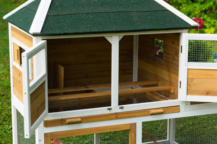 Prevue Pet Products Chicken Coop with Herb Planter