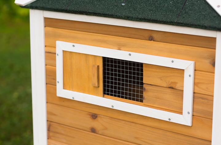 Prevue Pet Products Chicken Coop with Herb Planter