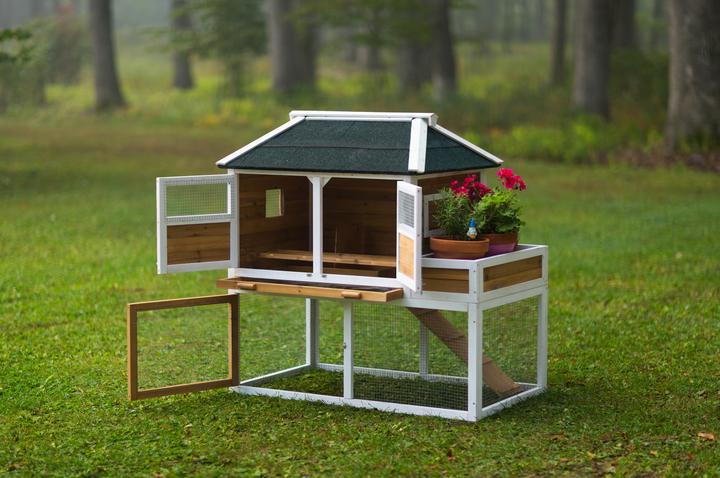 Prevue Pet Products Chicken Coop with Herb Planter